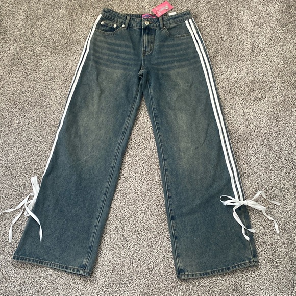 Edikted Washed Low Rose Bow Denim Jeans - Picture 1 of 6